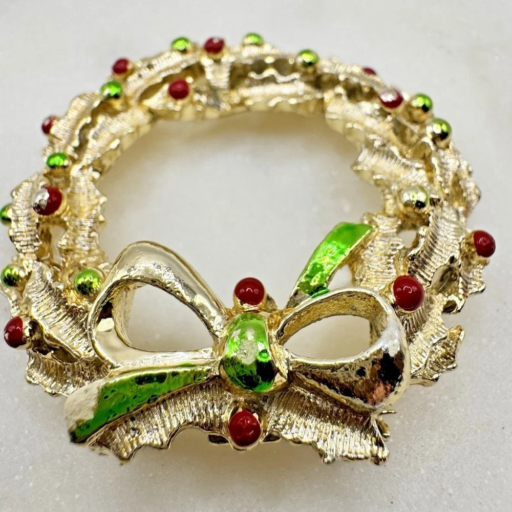 Vintage Christmas‎ Wreath Brooch Gerry's Gold Tone Red Green Bow Holiday Pin